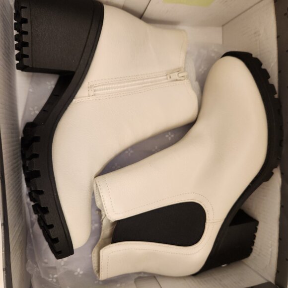Sun + Stone "Morghan" White Booties. NIB. Size 7 - Picture 9 of 10